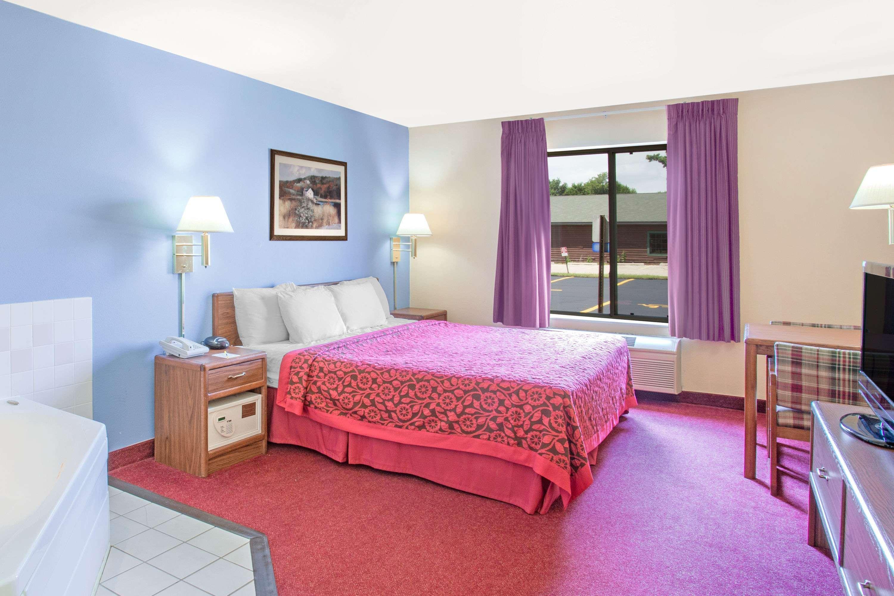 Days Inn By Wyndham Madison Ne/Windsor Exterior foto